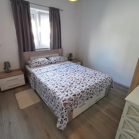 Apartman Frane *